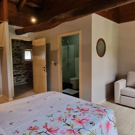 La Cuevona De Guitiriz,parga, En El Camino Norte Lugo Parga