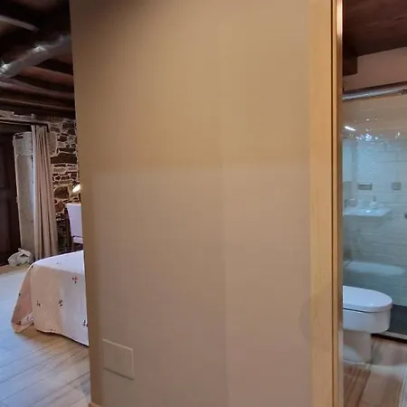 La Cuevona De Guitiriz,parga, En El Camino Norte Lugo * Parga