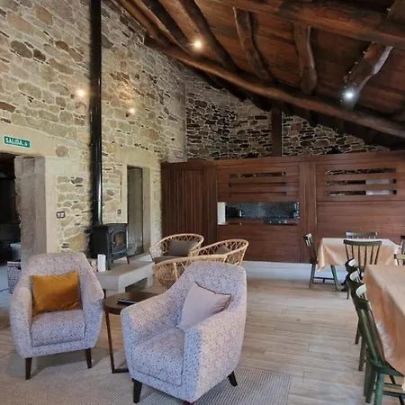 La Cuevona De Guitiriz,parga, En El Camino Norte Lugo * Parga