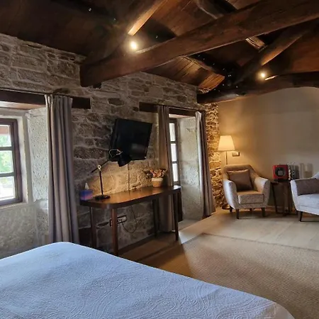 La Cuevona De Guitiriz,parga, En El Camino Norte Lugo * Parga