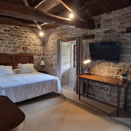 La Cuevona De Guitiriz,parga, En El Camino Norte Lugo 乡村民宿