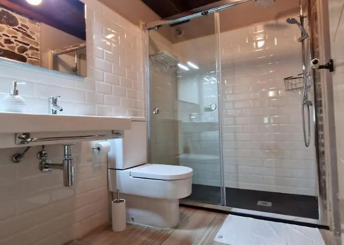 La Cuevona De Guitiriz,parga, En El Camino Norte Lugo Parga