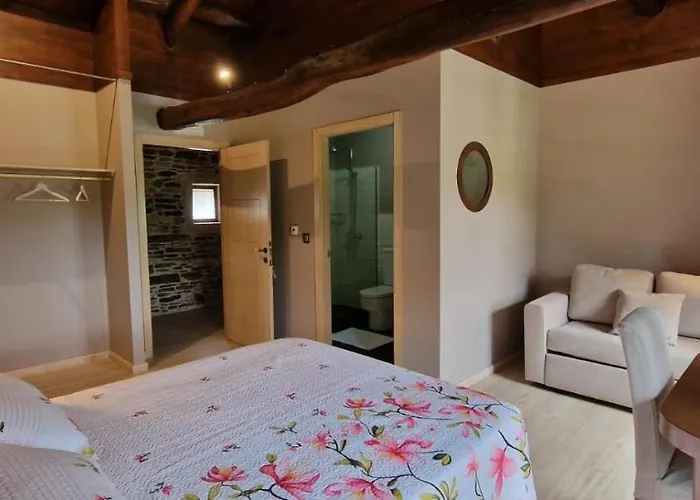 La Cuevona De Guitiriz,parga, En El Camino Norte Lugo Parga