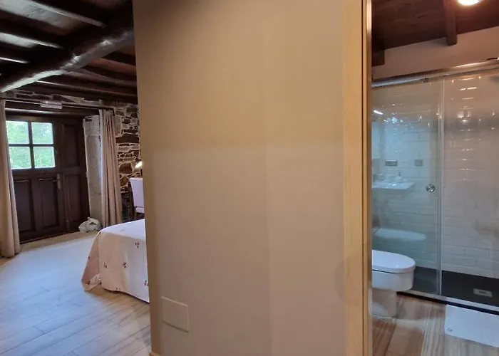 La Cuevona De Guitiriz,parga, En El Camino Norte Lugo * Parga