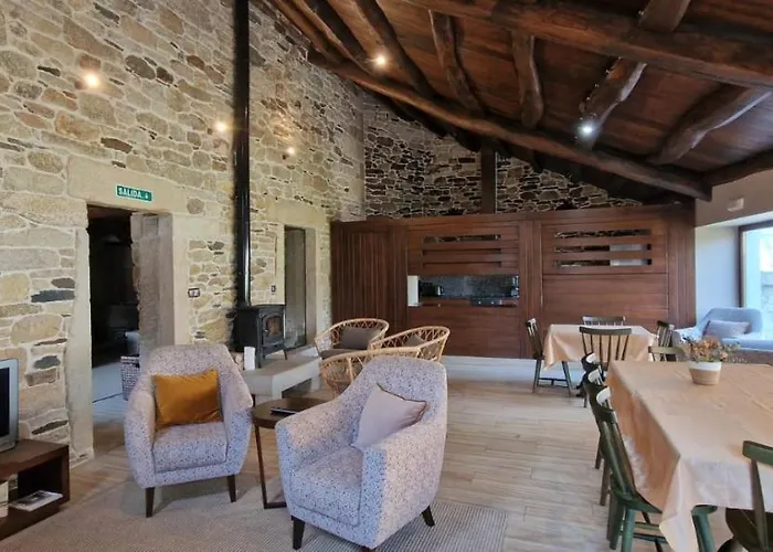 La Cuevona De Guitiriz,parga, En El Camino Norte Lugo * Parga