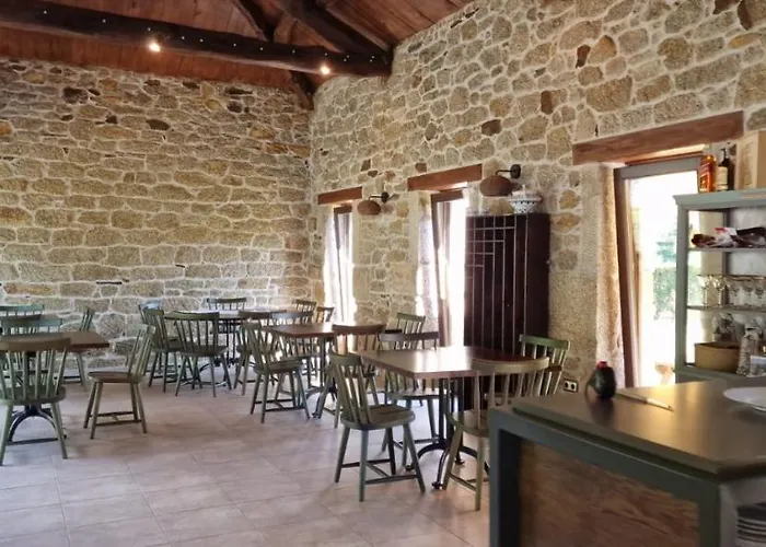 La Cuevona De Guitiriz,parga, En El Camino Norte Lugo * Parga