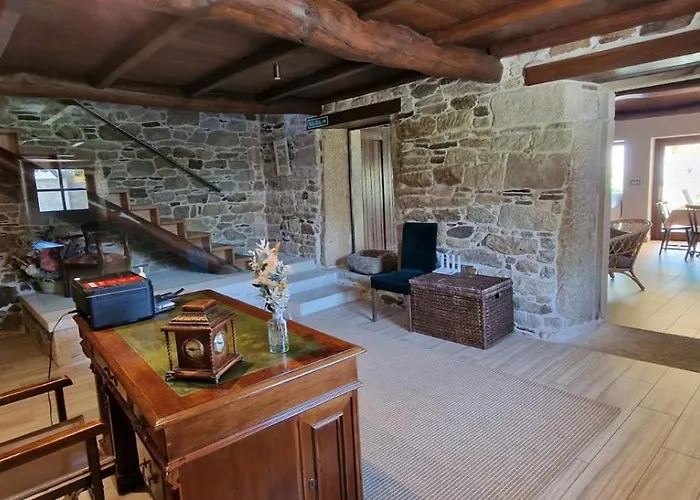 La Cuevona De Guitiriz,parga, En El Camino Norte Lugo Parga